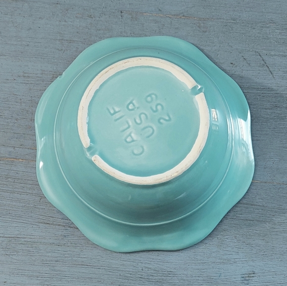 Vintage USA Pottery Bowl - Picture 2 of 7